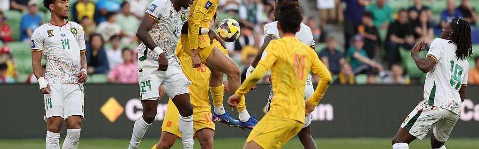 半岛体育全站-邵佳一首败！媒体人热议：FIFA系列赛没白来，国足挂上前进档