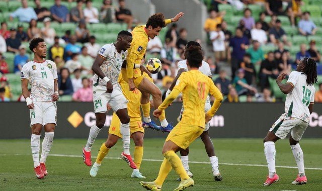 半岛体育全站-邵佳一首败！媒体人热议：FIFA系列赛没白来，国足挂上前进档